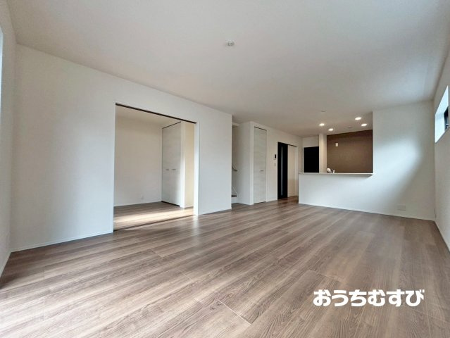 春日井市中央台6丁目（全2棟）の前面道路含む現地写真