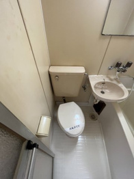 浴室内にトイレがあります！