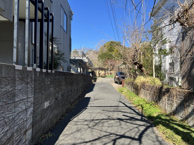 約230坪の広々とした敷地に建つ戸建の外観