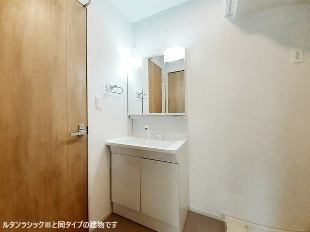 ヒカルサ岡崎日名西町の洗面所