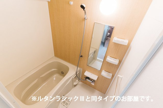 ヒカルサ岡崎日名西町の浴室