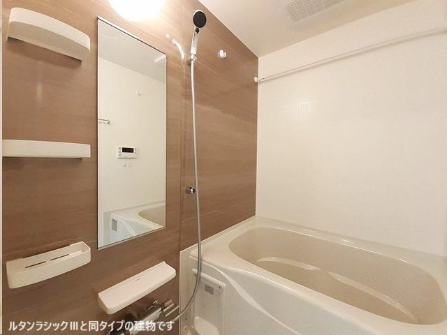 ヒカルサ岡崎日名西町の浴室