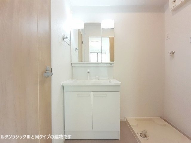 ヒカルサ岡崎日名西町の洗面所