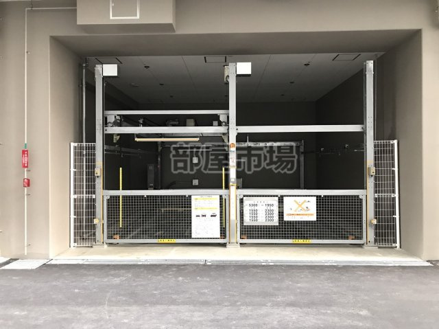 BLESS蔵前の駐車場