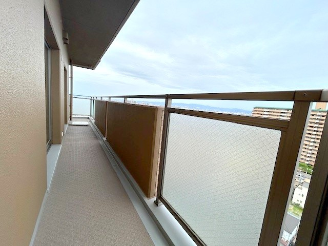 【バルコニー】 | サンメゾン寝屋川 | 広々としたバルコニーです