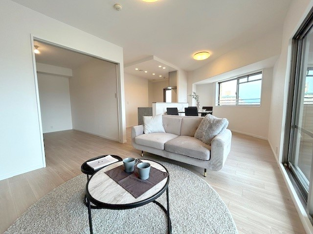 【間取り】 | サンメゾン寝屋川 | ４LDK。専有面積：81.86㎡、バルコニー面積：21.03㎡、アルコープ面積：3.52㎡。