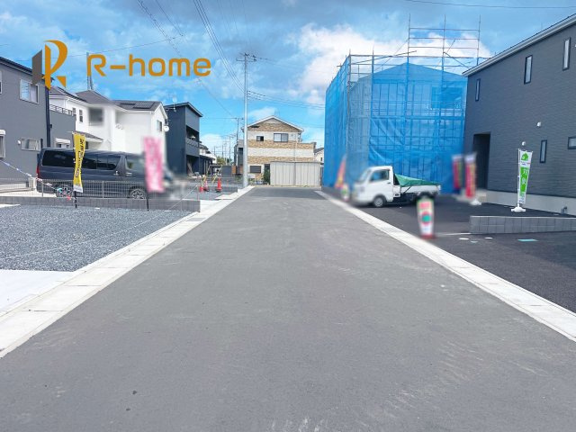 常陸大宮市石沢第4　新築戸建て　3号棟の前面道路含む現地写真|堂々！建物完成♪実際のお部屋をご見学可能です♪
ご見学が一番の資料！お気軽にお問い合わせ下さい♪
