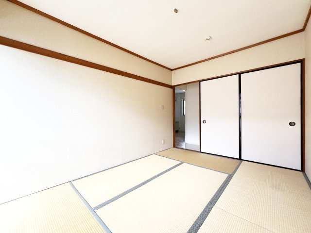 第二コーポヌクイの和室|和室にも押し入れあります