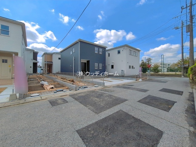 春日部市大沼第3　新築一戸建て　5号棟の前面道路含む現地写真