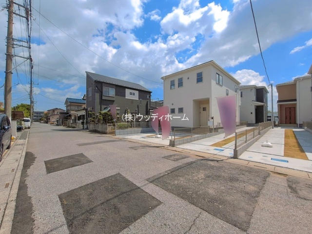 春日部市大沼第3　新築一戸建て　5号棟の前面道路含む現地写真