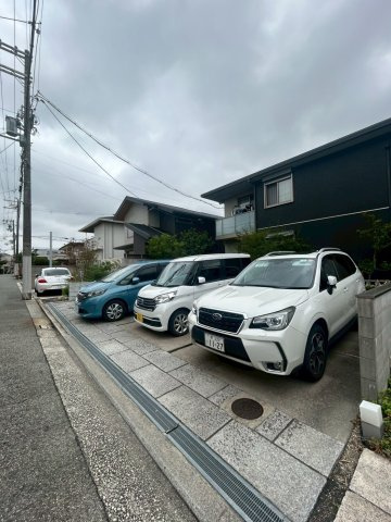 浜寺アパートメントの駐車場