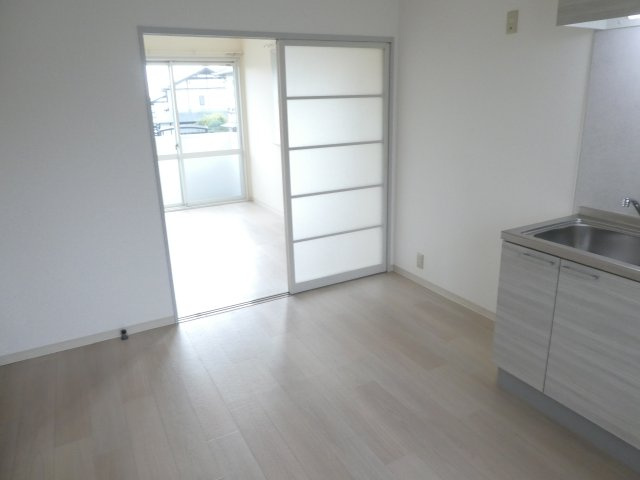 サカセ川ハイツＢ棟の居間・リビング