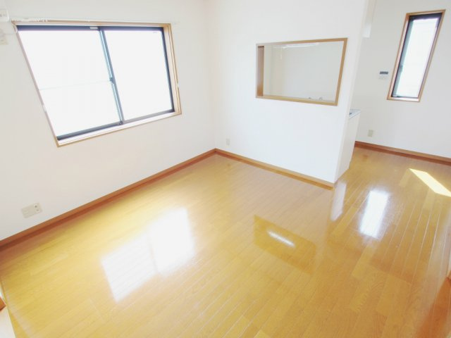 サンヴィレッジ緑井の居間・リビング