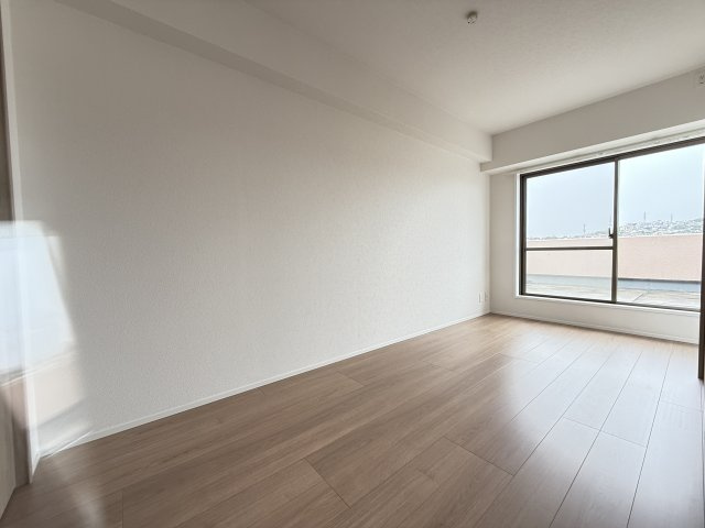 ロイアルヒルズ舞子の洋室