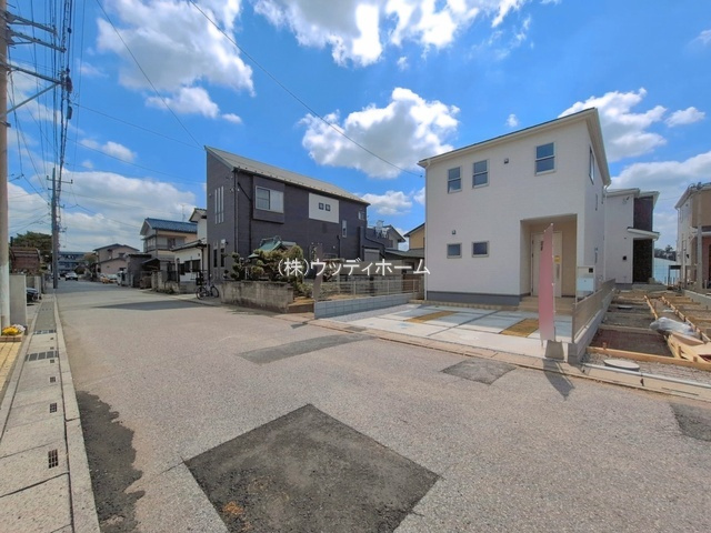 春日部市大沼第3　新築一戸建て　6号棟の前面道路含む現地写真