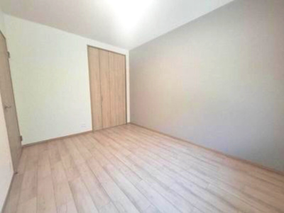 【収納】 | 藤井寺グリーンハイツ4号棟 | 洋室6.8帖のクローゼット。全居室に収納スペースを設け、片付けもラクラク！内覧・お問い合わせはお気軽にどうぞ。