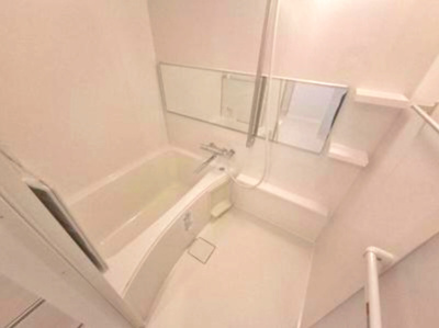 【浴室】 | 藤井寺グリーンハイツ4号棟 | 一日の終わりに湯船に浸かって疲れを癒せるバスルーム。ご家族一緒に、一日を振り返る満ち足りたひと時をお過ごしください！