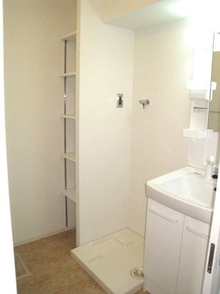 伊藤ハイツの洗面所|スペースが確保できる洗面所です