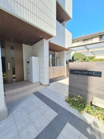 コンフォートさくらⅡのエントランス