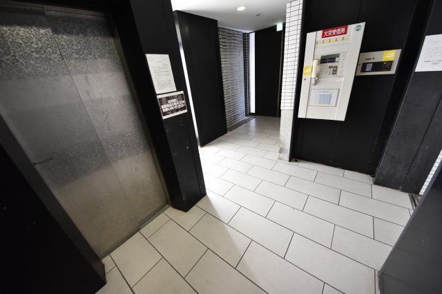 ゼウス難波キューブのエントランス