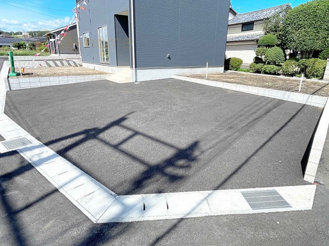 常陸大宮市野中町第7　新築戸建て　1号棟の駐車場|カースペースは2台お停めいただけます♪