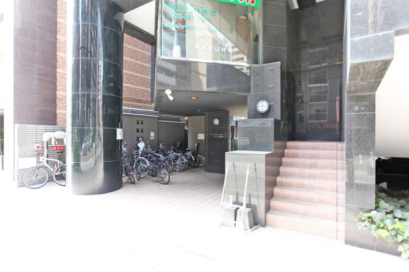 ダイナコート平尾山荘通り　6階のエントランス