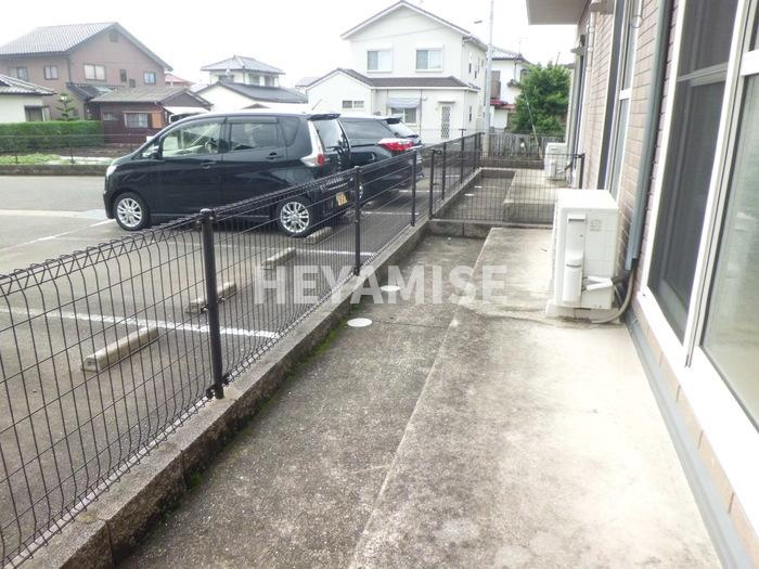 ルーラル諏訪A棟の庭