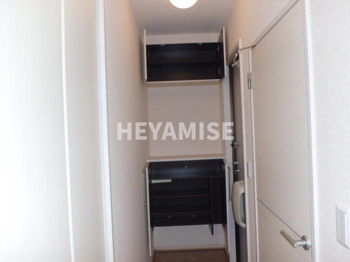 ルーラル諏訪A棟の玄関