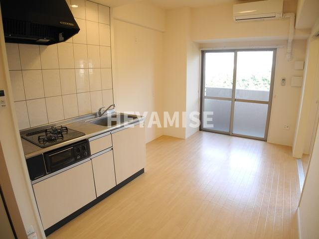 ラトゥール若葉の居間・リビング|※反転タイプの間取りです※