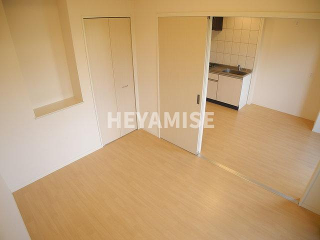 ラトゥール若葉の居間・リビング|※反転タイプの間取りです※