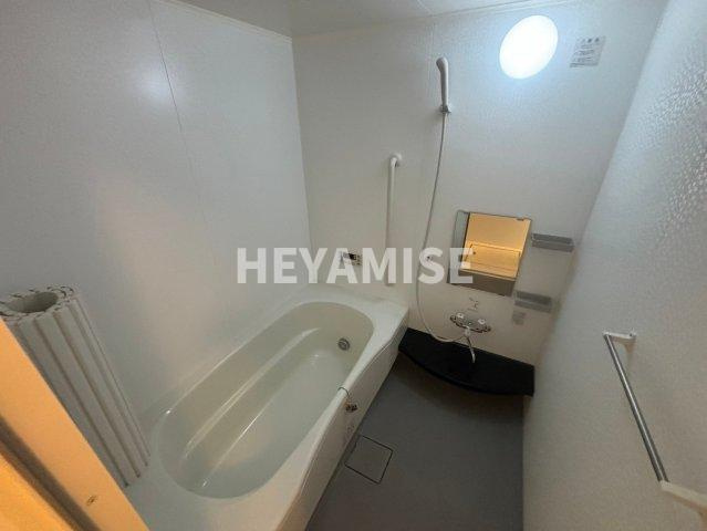 ルーラル諏訪B棟の浴室|※室内画像は別号室のもの