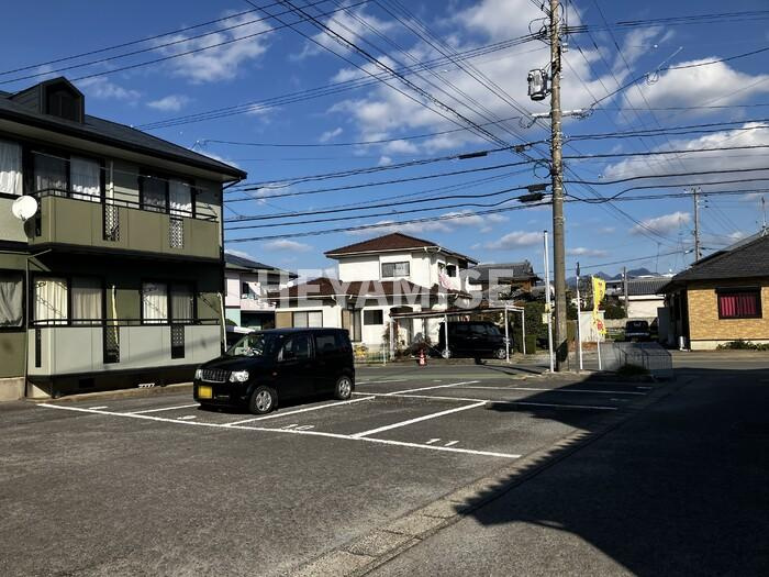 レジデンスIMAZU A棟の駐車場