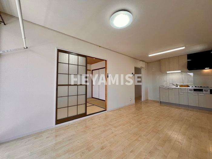 レジデンスIMAZU A棟の居間・リビング