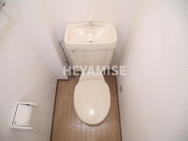 ロイヤルガーデン白岩C棟のトイレ|※室内写真は同物件の反転タイプとなります