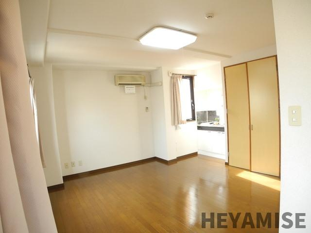 J菅ビルの居間・リビング