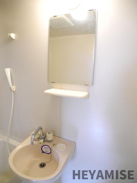 J菅ビルの洗面所