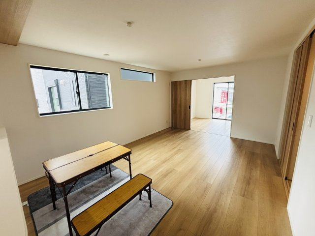 GRAFARE瀬戸市山の田町｜名古屋市の戸建ならホームアップの居間・リビング|16帖のリビング