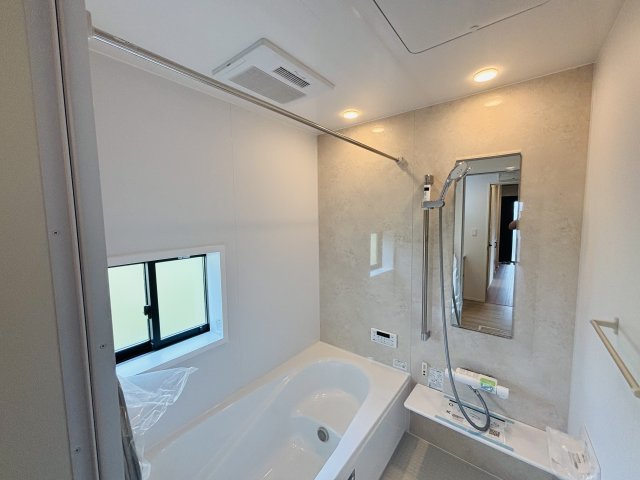 GRAFARE瀬戸市山の田町｜名古屋市の戸建ならホームアップの浴室|浴室乾燥機付きで雨の日のお洗濯もラクラク♪