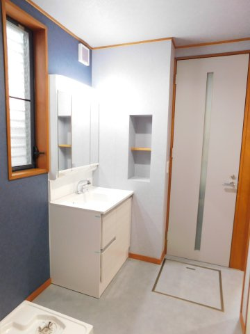 名古屋市中川区服部２丁目の中古一戸建の独立洗面台|◇洗面室◇　　洗面台新品交換　収納スペース完備　（２０２５年７月リフォーム済）