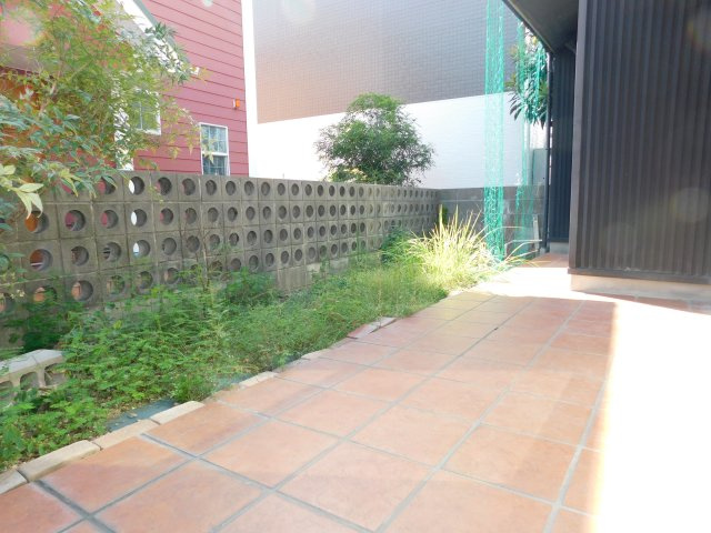 名古屋市中川区服部２丁目の中古一戸建の庭|◇庭◇　　テラス付きで陽当り良好な庭付き♪