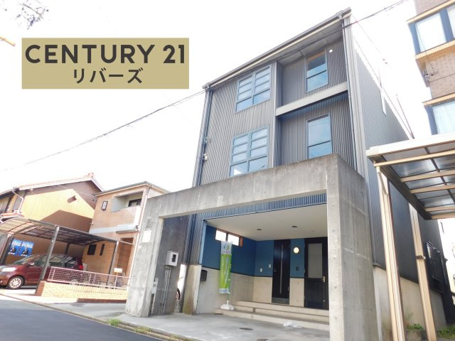 名古屋市中川区服部２丁目の中古一戸建の外観|☆２０２５年７月リフォーム済☆　　新価格！！　いつでもご案内出来ます♪（お問合せ当日、平日、水曜、夜間もＯＫ）　ビルトインガレージ・駐車並列２台ＯＫ！　６ＬＤＫ！　ロフトなど収納豊富♪　　