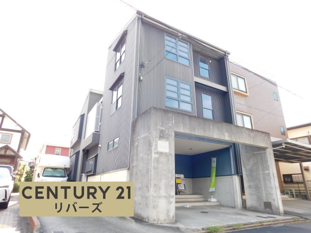 名古屋市中川区服部２丁目の中古一戸建の外観|☆２０２５年７月リフォーム済☆　　新価格！！　いつでもご案内出来ます♪（お問合せ当日、平日、水曜、夜間もＯＫ）　ビルトインガレージ・駐車並列２台ＯＫ！　６ＬＤＫ！　ロフトなど収納豊富♪　
