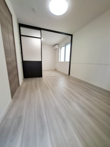 ラ　フレーズの洋室