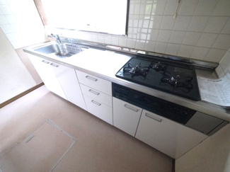 【キッチン】 | 山武郡九十九里町粟生　中古戸建 | 4LDK  九十九里海岸まで車約8分　閑静な分譲地内 倉庫付き  庭に駐車場新設スペースあり