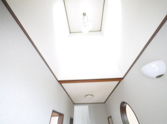 【玄関】 | 山武郡九十九里町粟生　中古戸建 | 4LDK  九十九里海岸まで車約8分　閑静な分譲地内 倉庫付き  庭に駐車場新設スペースあり