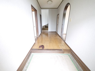 【玄関】 | 山武郡九十九里町粟生　中古戸建 | 4LDK  九十九里海岸まで車約8分　閑静な分譲地内 倉庫付き  庭に駐車場新設スペースあり