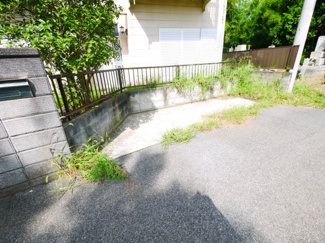 【庭】 | 山武郡九十九里町粟生　中古戸建 | 4LDK  九十九里海岸まで車約8分　閑静な分譲地内 倉庫付き  庭に駐車場新設スペースあり