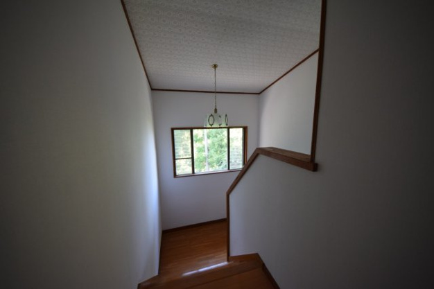 【その他】 | 伊東市岡　戸建 | 階段は緩やかで上がり降りしやすい