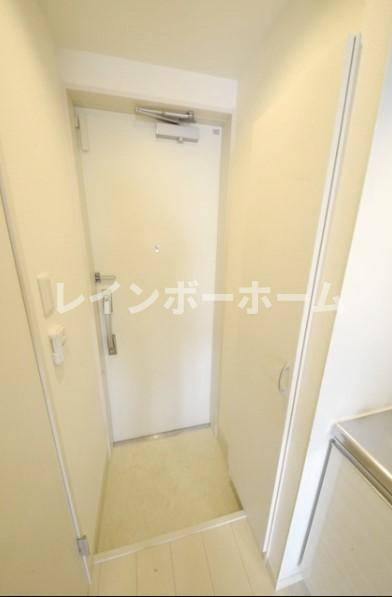 リブリ・船橋湊町の玄関|反転タイプ