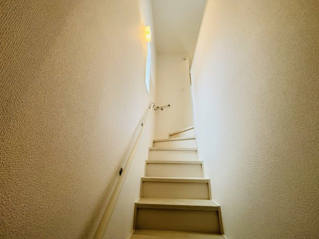 GRAFARE瀬戸市山の田町｜名古屋市の戸建ならホームアップの内装|安心・安全の手すり付き階段